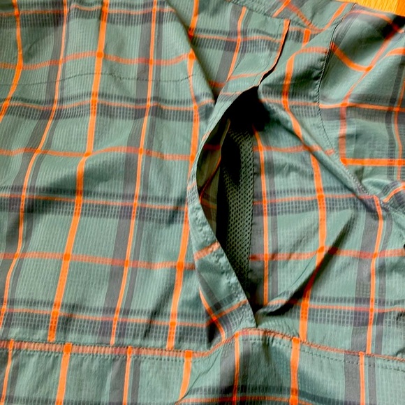 [SOLD] Columbia Silver Ridge Lite Plaid Shirt in Green/Orange Size M - Picture 13 of 15